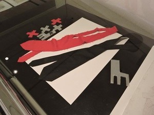 20190709中尾美穂_025十字と椅子のシンボル