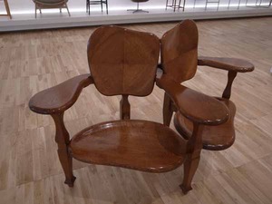 図１４ ガウディ・チェア