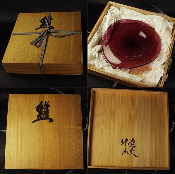 図版２.同上共箱（題字署名）46×46×11cm