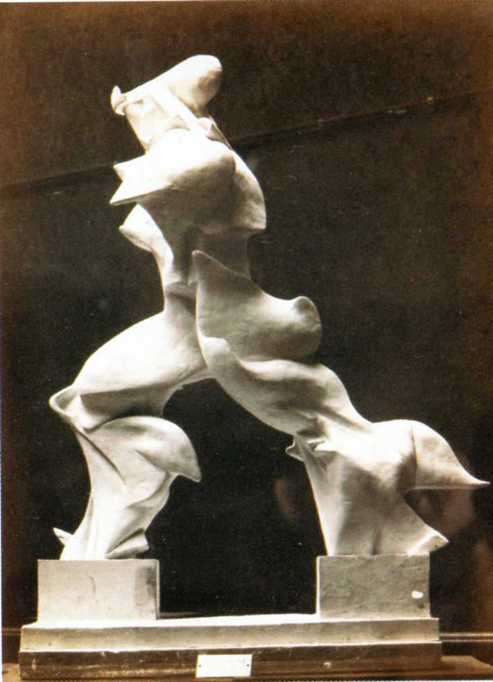 図3：ボッチョーニ《空間における連続性の唯一の形態》