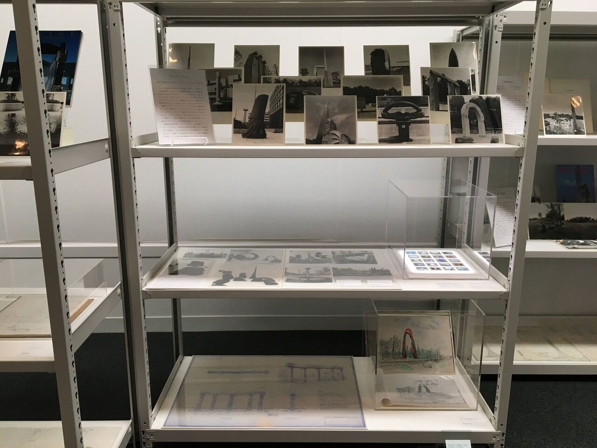 202104鏑木あづさ_4_展示風景（ラックb）