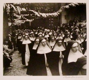 03doisneau_07_Les-cantinieres-be-la-foi