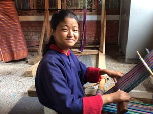 伝統工芸に取り組む子供達1