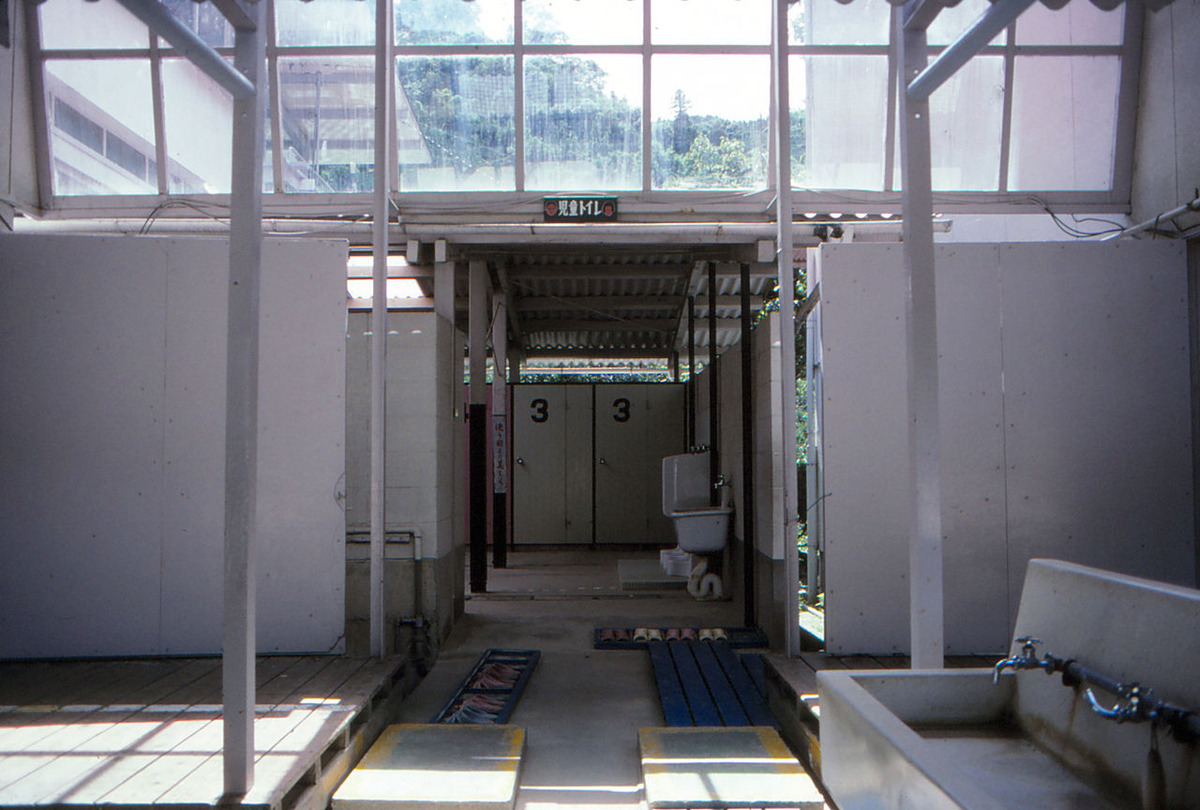 20190714花田佳明012日土小渡り廊下２