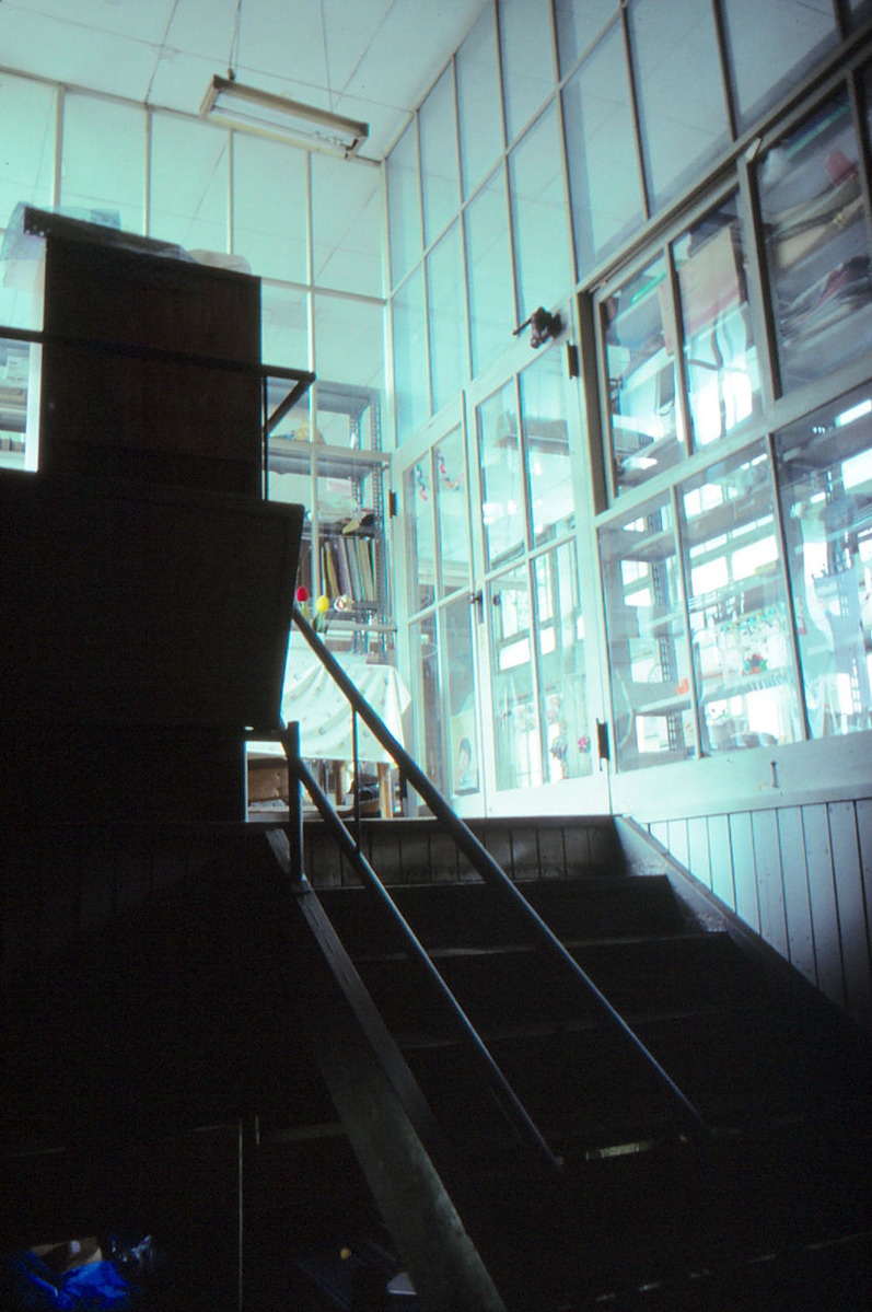 20190714花田佳明045図書館階段から