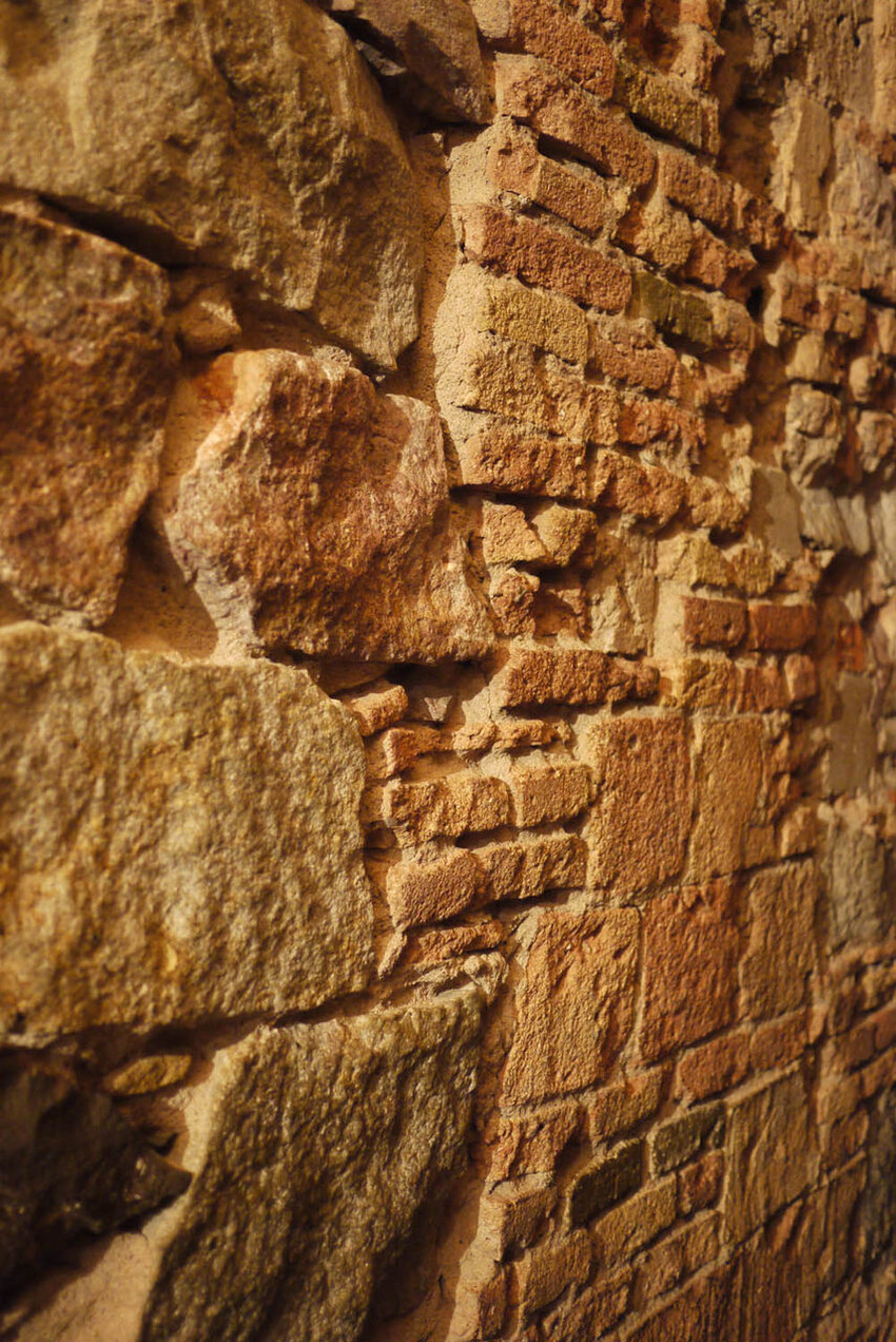 4. ローマ人が切り出した石を後世の人が再利用