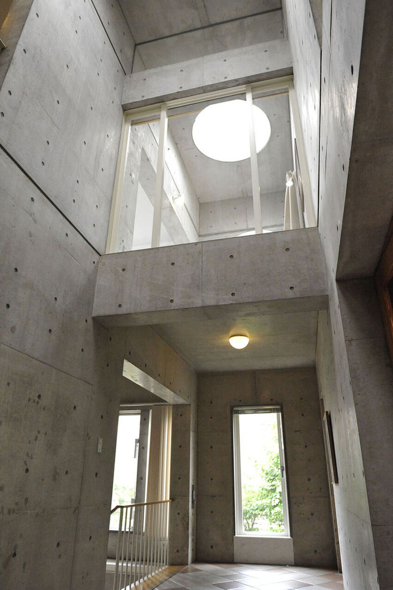 016_2階廊下から見上げる