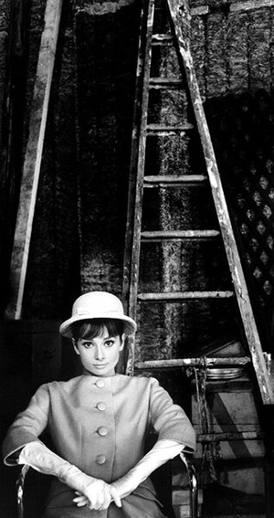 A086_AH-on-set-with-ladder