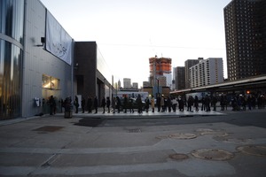 15_会場入口に行列