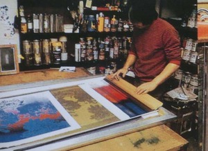 菊を刷る石田了一