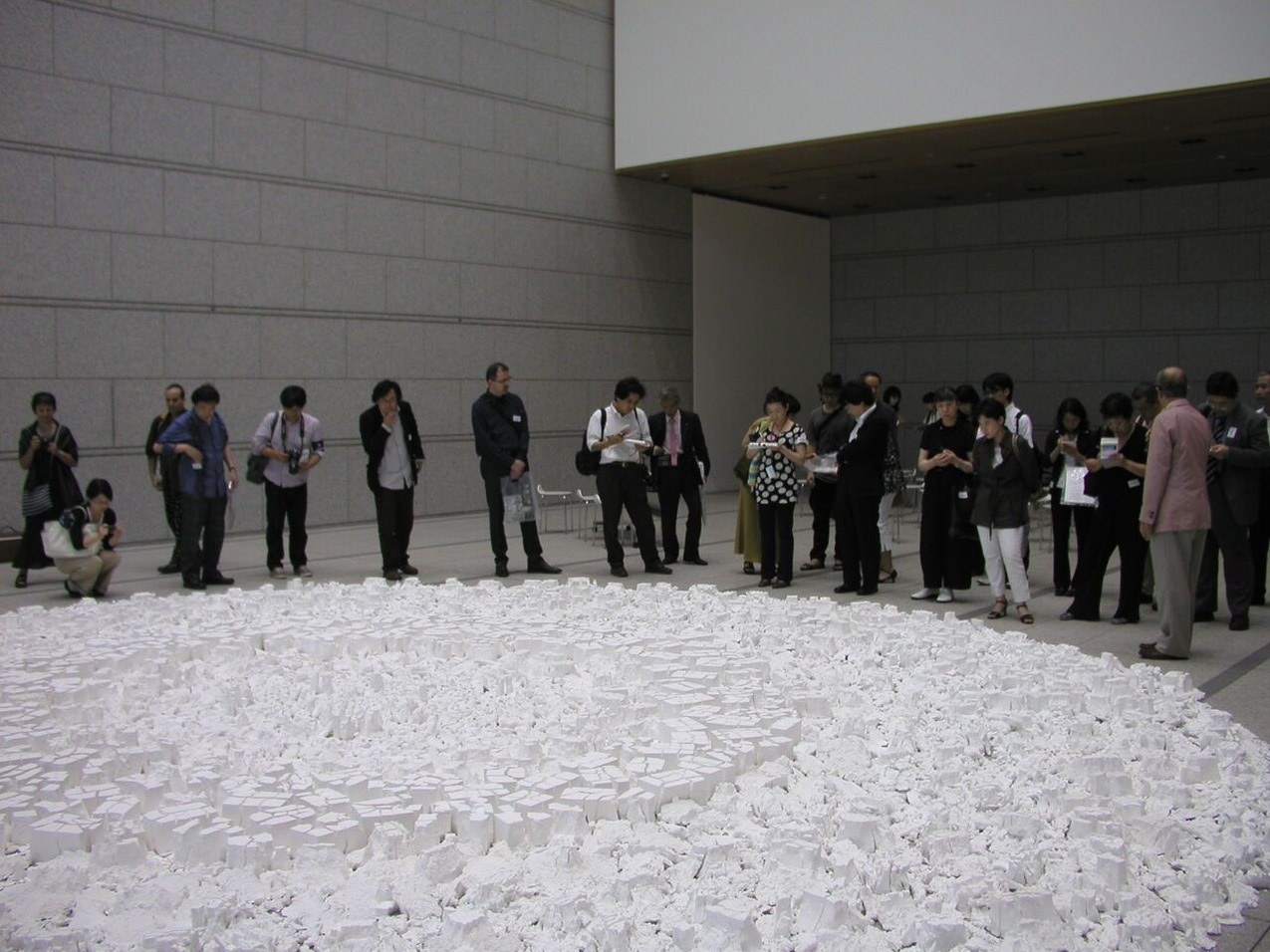 05_東京都現代美術館での個展「秩序とカオス」のプレス発表会