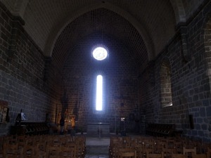 13Aubracの礼拝堂　内観1