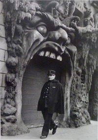 P1020102ドアノー「キャバレー地獄」600