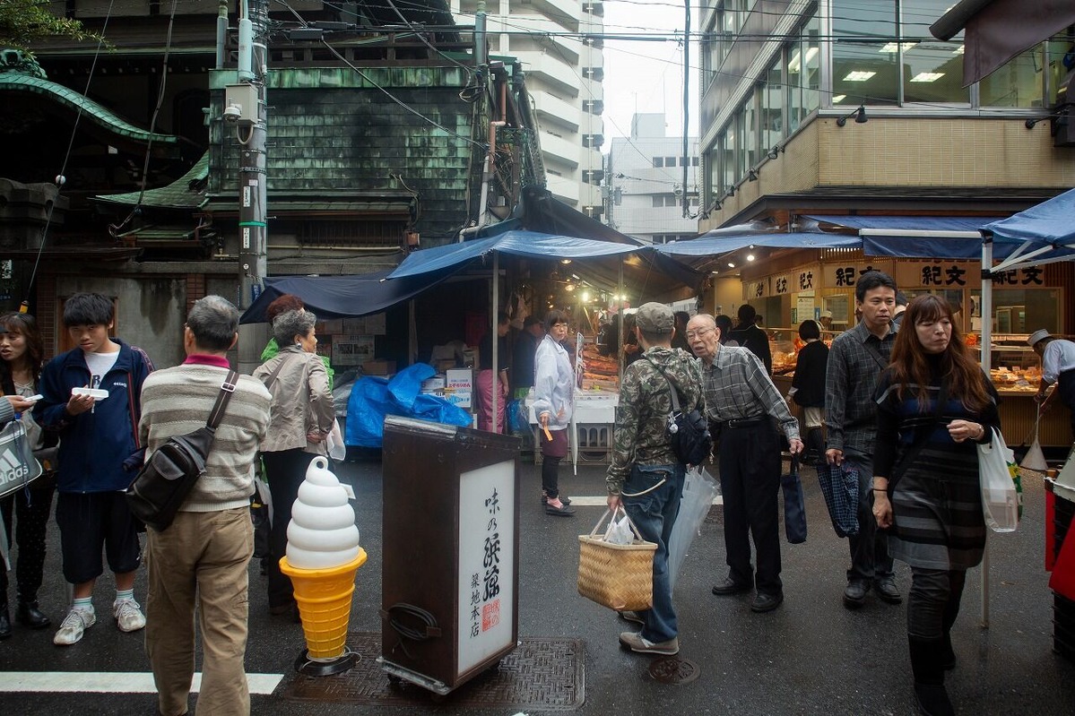 008　築地四丁目　築地場外市場・円正寺門前　2013.10.13