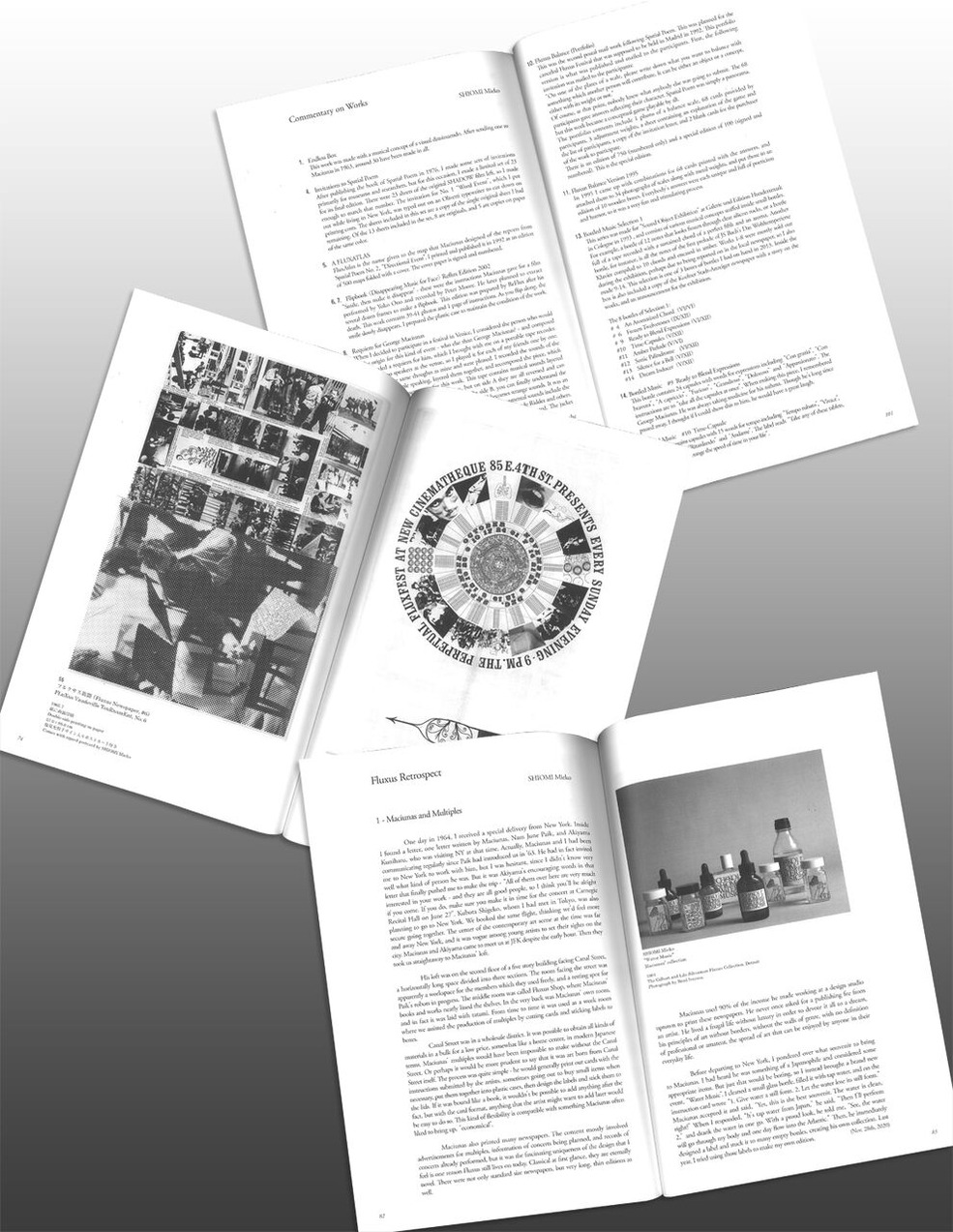 英文カタログ見開き画像