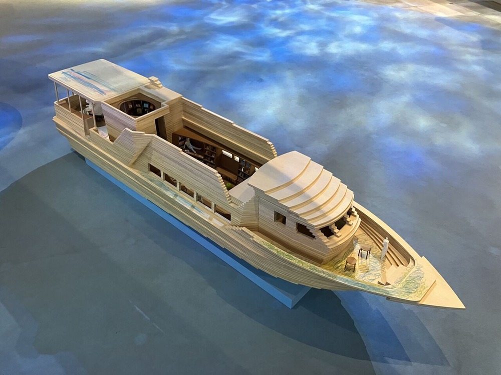 写真8_ほんのもり号1