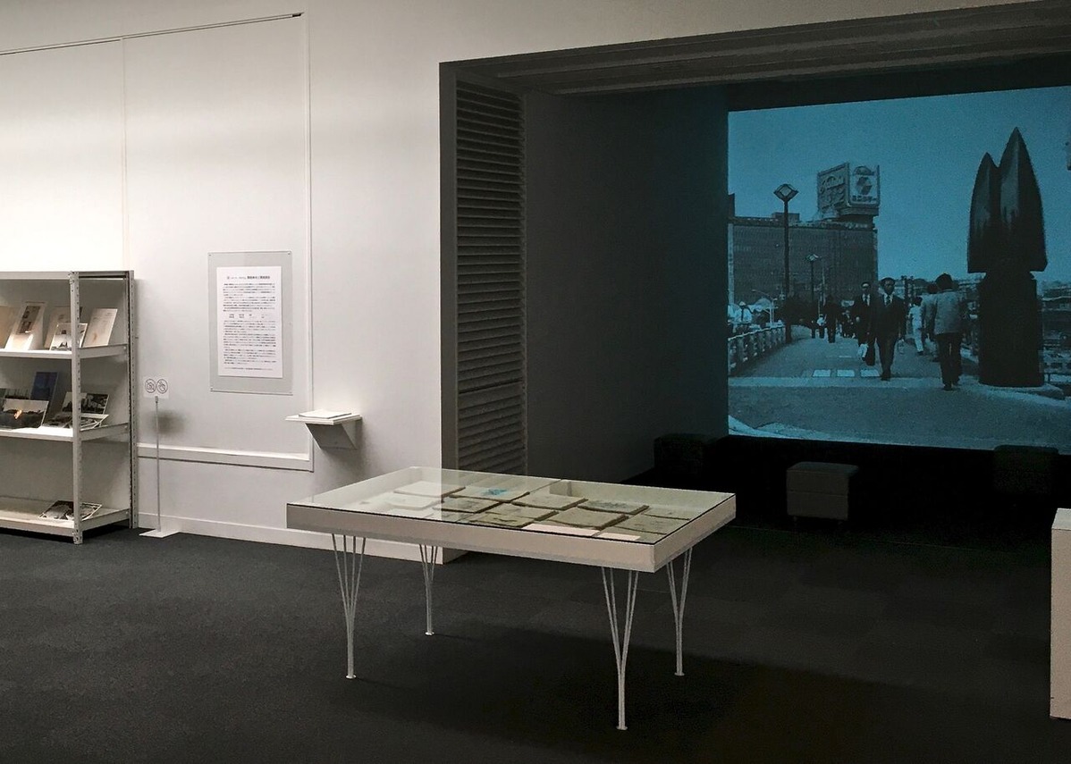 202104鏑木あづさ_5_展示風景（弁天橋）