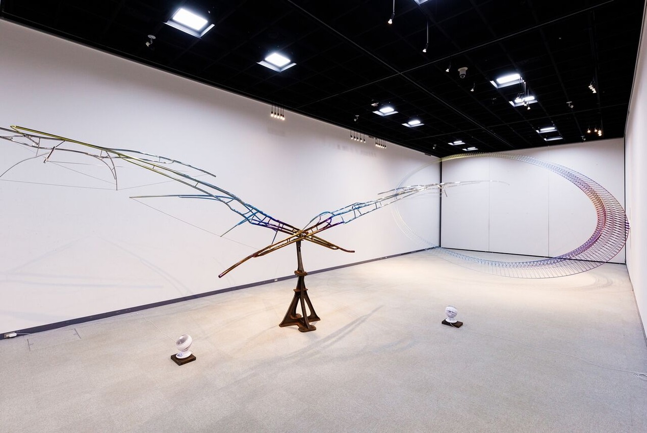 ⑥手前 西野康造 ケツァルコアトルスの憂い 奥 西野康造 空に架かる