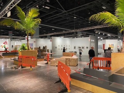 20221128マイアミ展示作業3