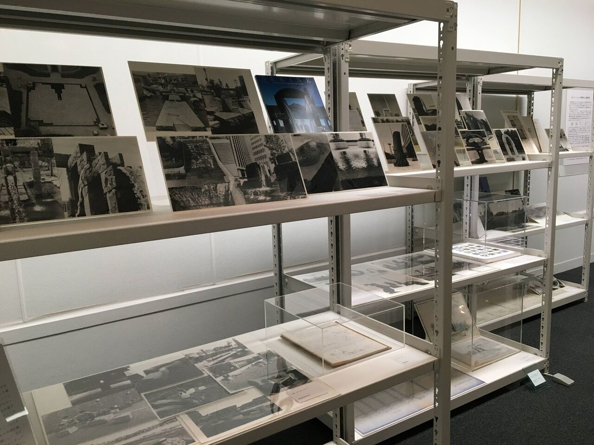 202104鏑木あづさ_3_展示風景（ラックa）