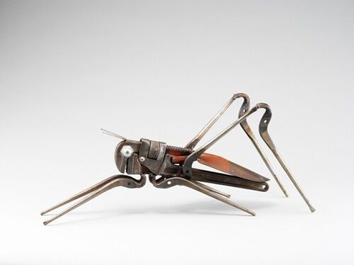 真子みほ⑥《虫の王様》1988年、 鉄（スコップ、工具ほか）