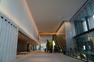 大手町パークビルディング1階エントランスホール