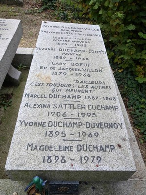 図14-4 デュシャンの墓