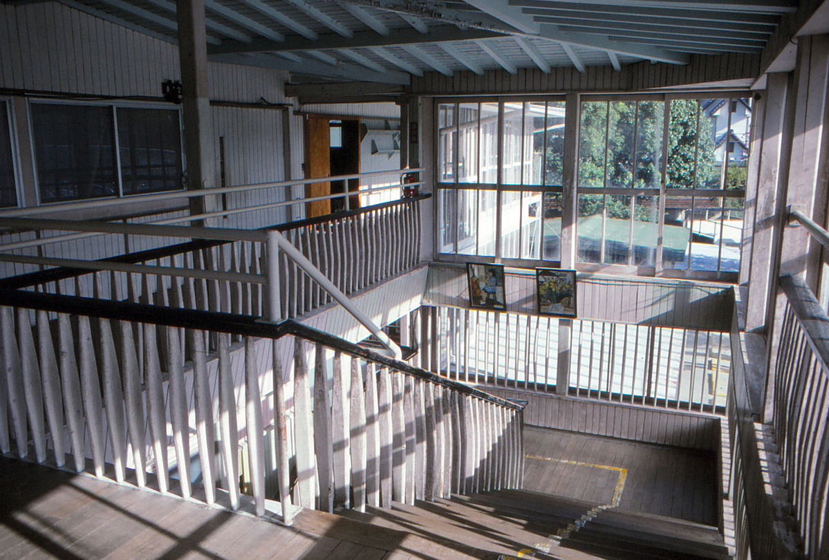 20190714花田佳明030江戸岡小特別教室等階段