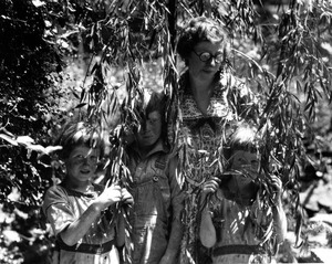 Self+Portrait+with+My+Children,+early+1920s