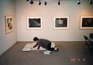 054栖十二第八信第一画廊床に並べる