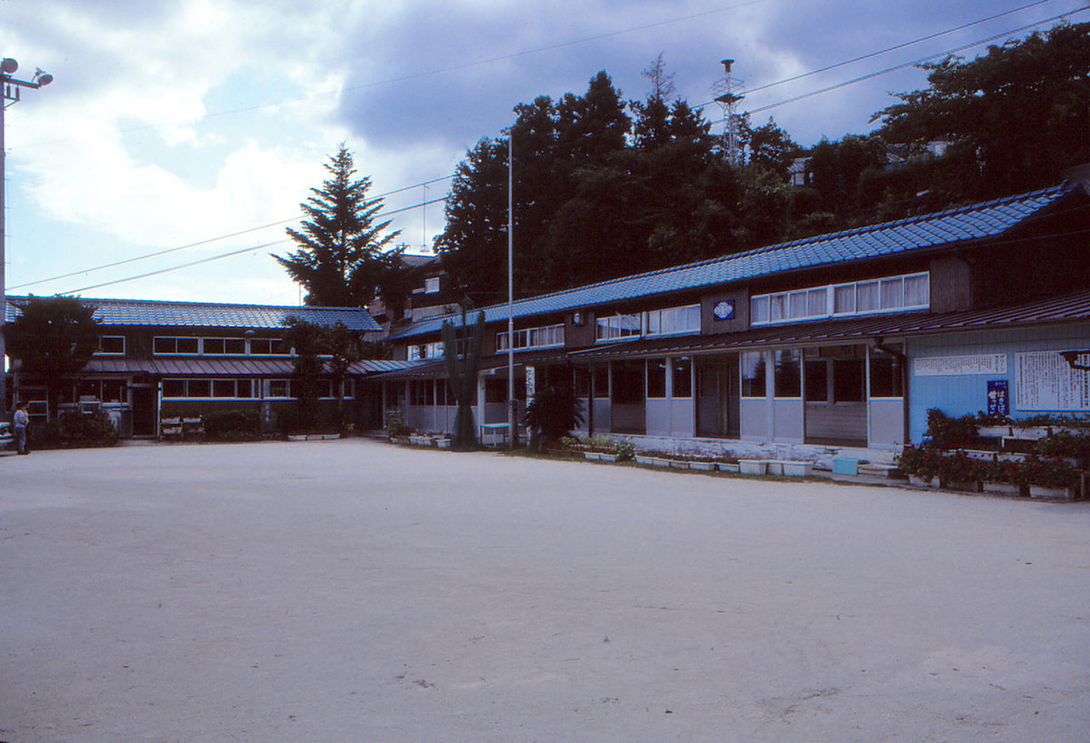 20190714花田佳明017長谷小外観