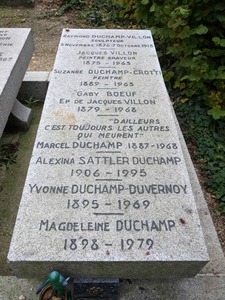 図22-7 デュシャン家族の墓