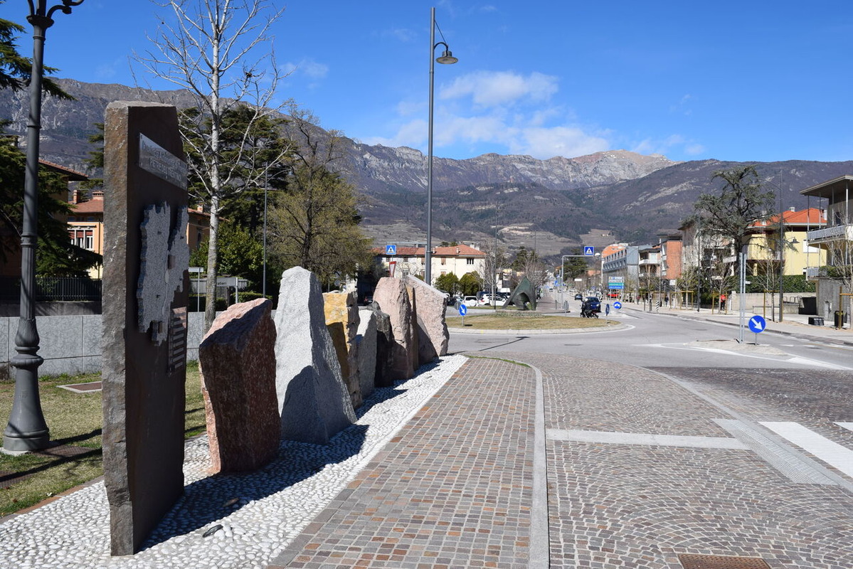 202102‗太田岳人図4：ロヴェレートの街角より、2019年