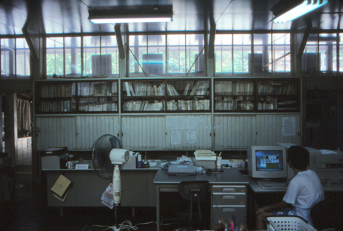 20190714花田佳明009日土小職員室