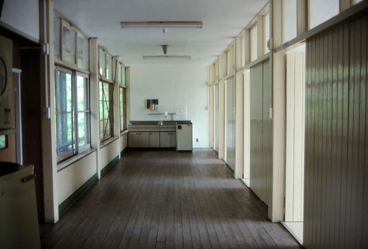 20190714花田佳明039伝染病棟廊下