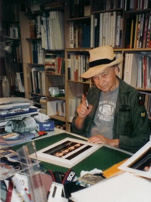 2005年10月サインするメカス