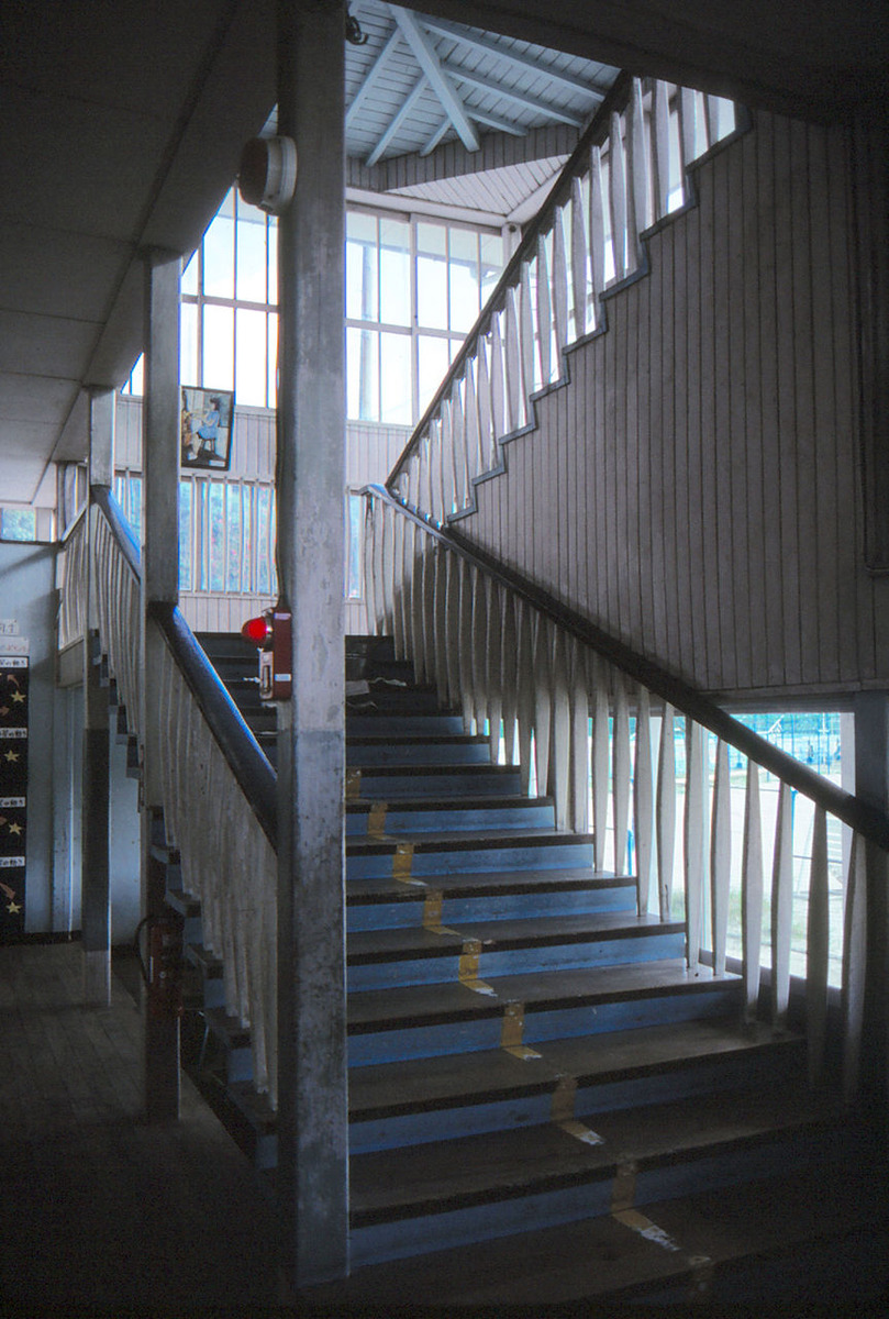 20190714花田佳明029江戸岡小特別教室等階段