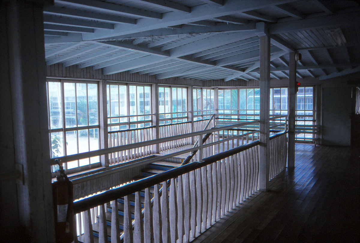 20190714花田佳明032江戸岡小特別教室等階段