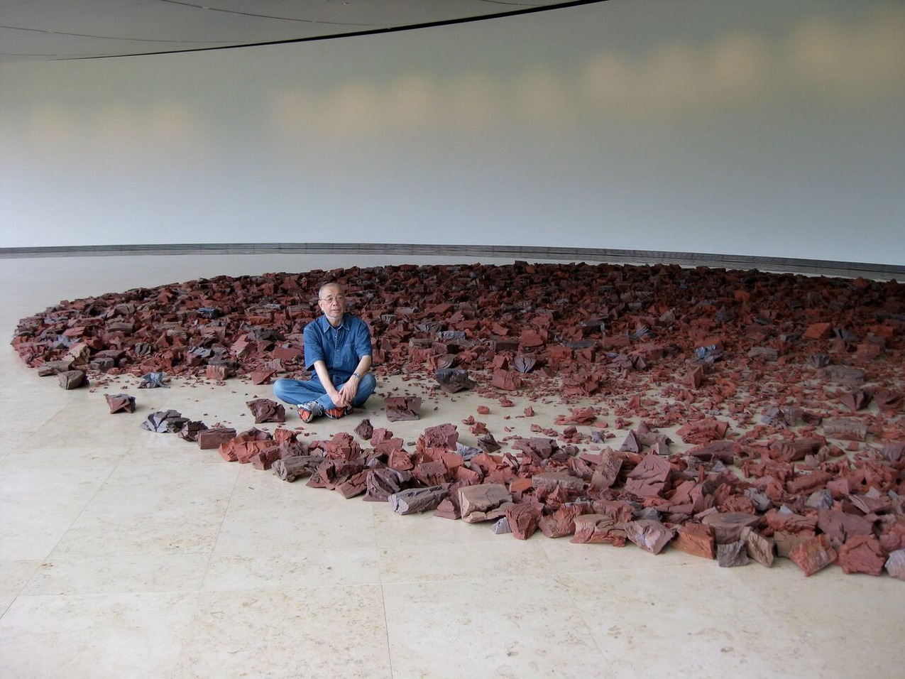 02_群馬県立館林美術館の大展示場を独り占め