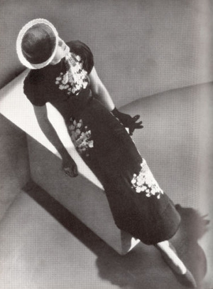 hbz-SCHIAPARELLI-IN-BAZAAR-3-lgn