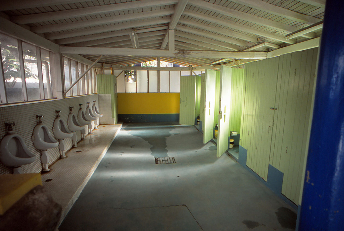 005花田佳明先生・040豎滓虻蟯｡蟆上ヨ繧､繝ｬ蜀・Κ