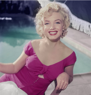 20_BWP141-Marilyn-Sitting-U