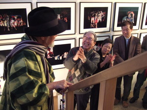 細江展拍手する200703