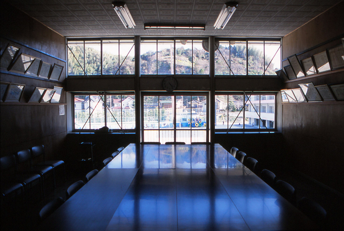 005花田佳明先生・036豎滓虻蟯｡蟆丈ｼ夊ｭｰ螳､