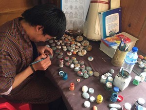 伝統工芸に取り組む子供達2