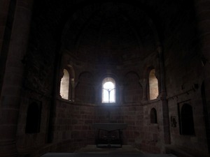 16墓地の礼拝堂　内部