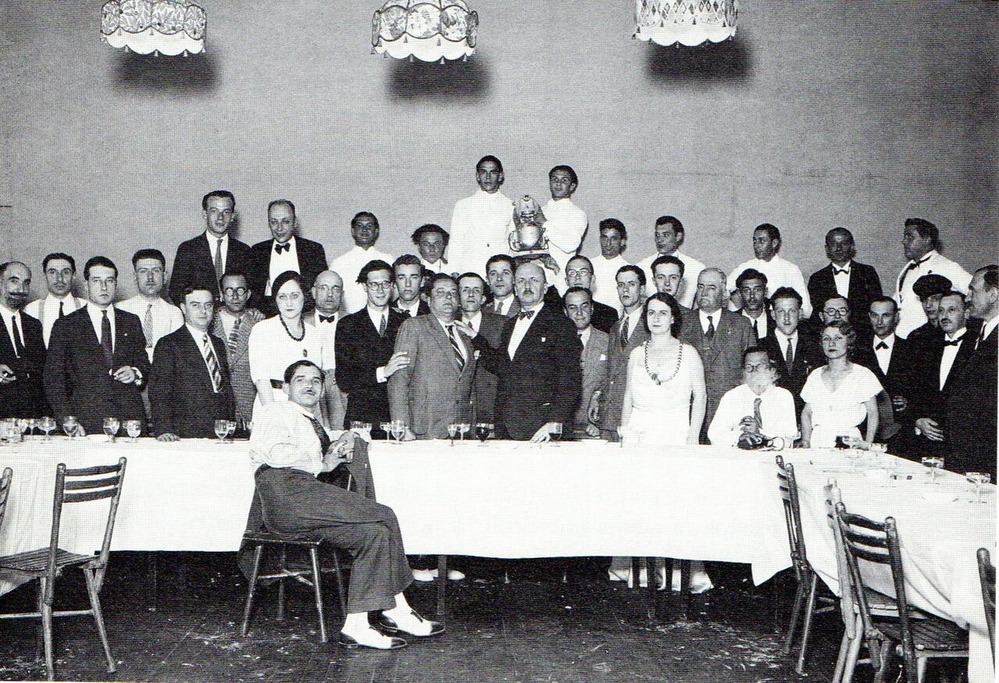 図２　1932年の未来派の集会写真