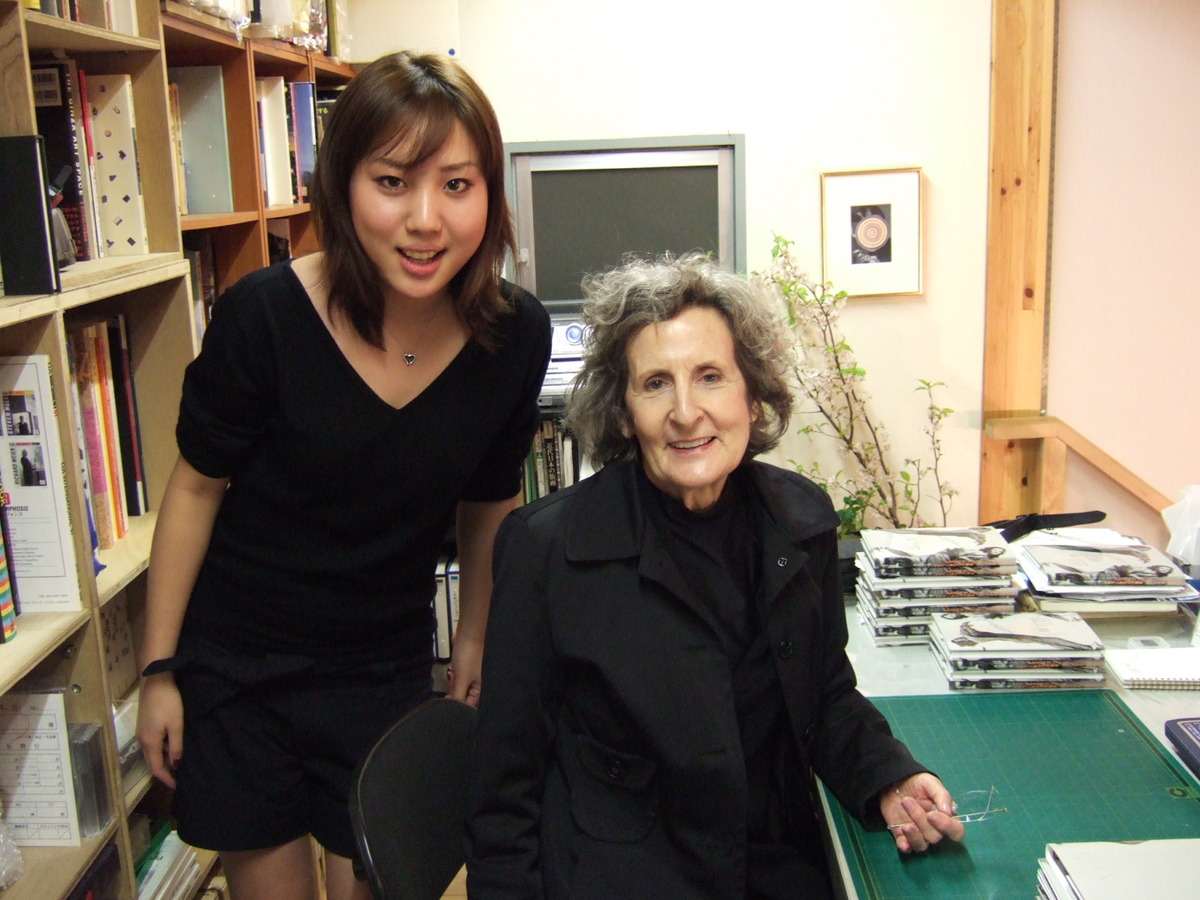 トリシャブラウン展で尾立麗子と20060322