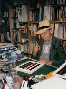 2005年10月サインするメカス